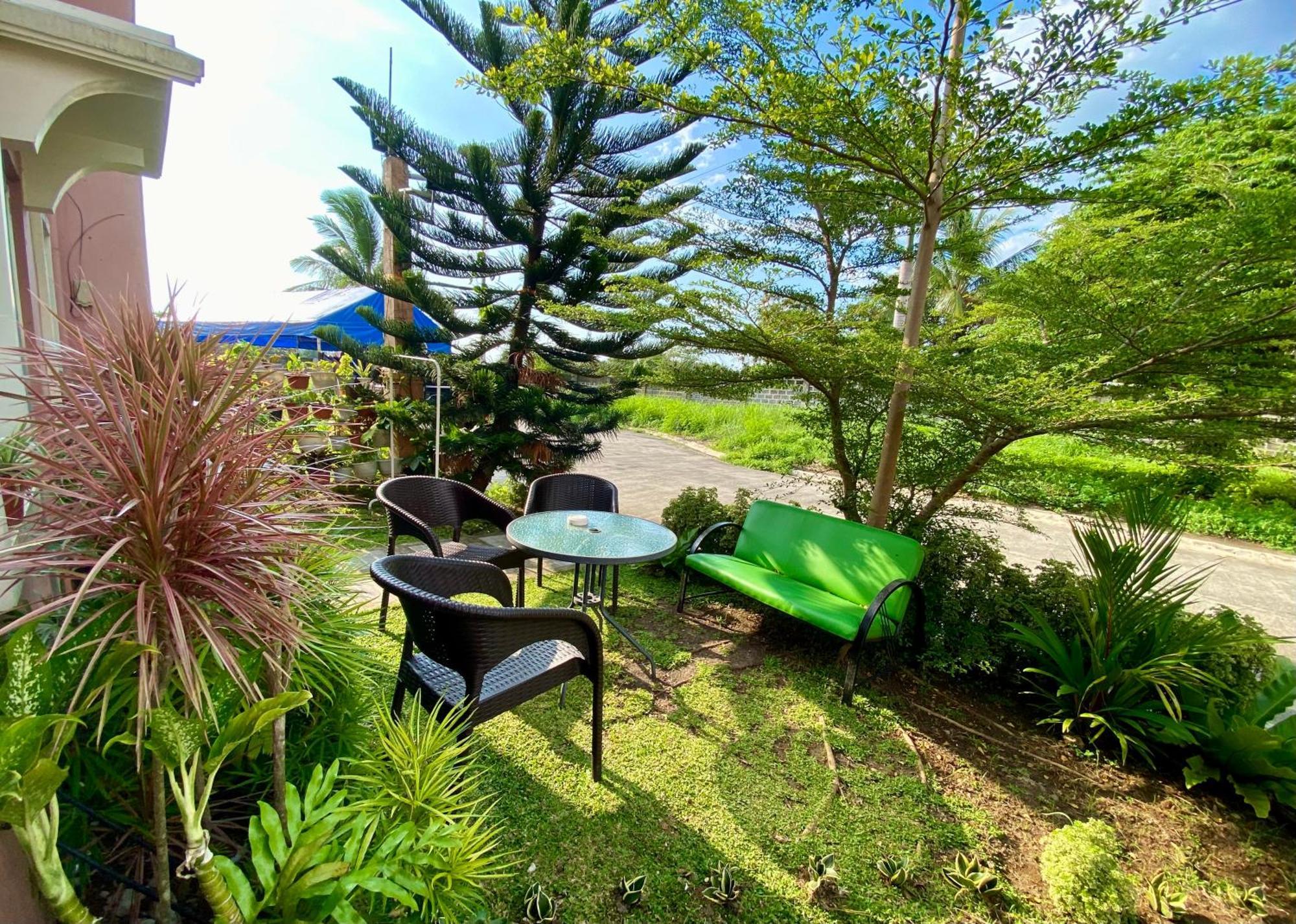 Cozy Relaxing 2 Bedroom House, Camella Bacolod, near airport, malls, terminals Esterno foto