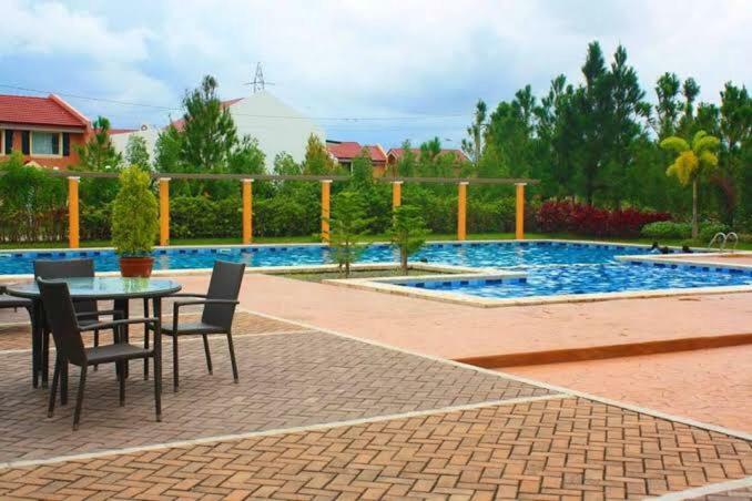 Cozy Relaxing 2 Bedroom House, Camella Bacolod, near airport, malls, terminals Esterno foto