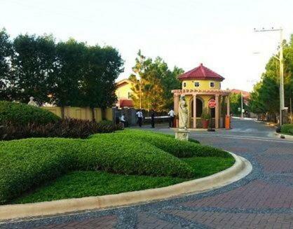 Cozy Relaxing 2 Bedroom House, Camella Bacolod, near airport, malls, terminals Esterno foto